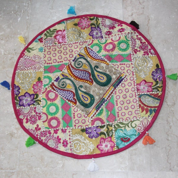 Housse de coussin indien rond en patchwork multicolore avec des broderies anciennes