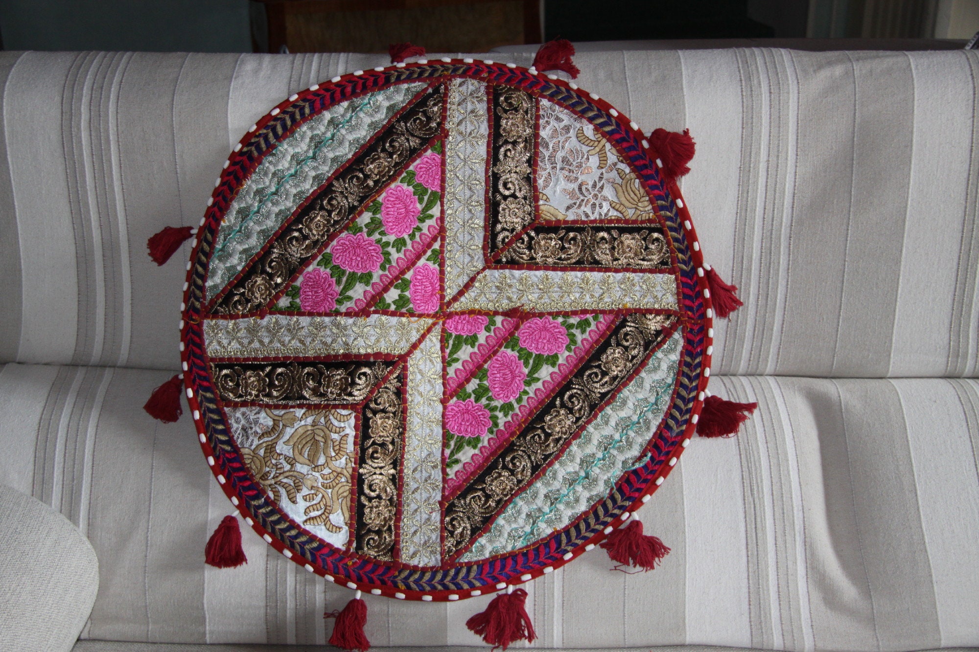 Housse de Coussin Indien Patchwork Rond, Broderie Ancienne -