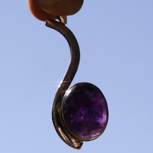 Oval pendant in silver 925 and amethyste, semi precious stone.