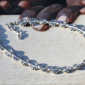 Ankle, Foot bracelet in silver-coloured metal.