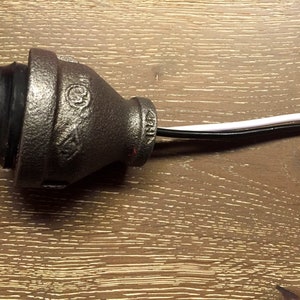 Industrial Black Iron Pipe Lamp Socket w/Wire Leads 3/4 pipe Qty 1 Industrial Black Iron Pipe Lamp Socket w/Wire Leads 3/4 pipe Qty 1