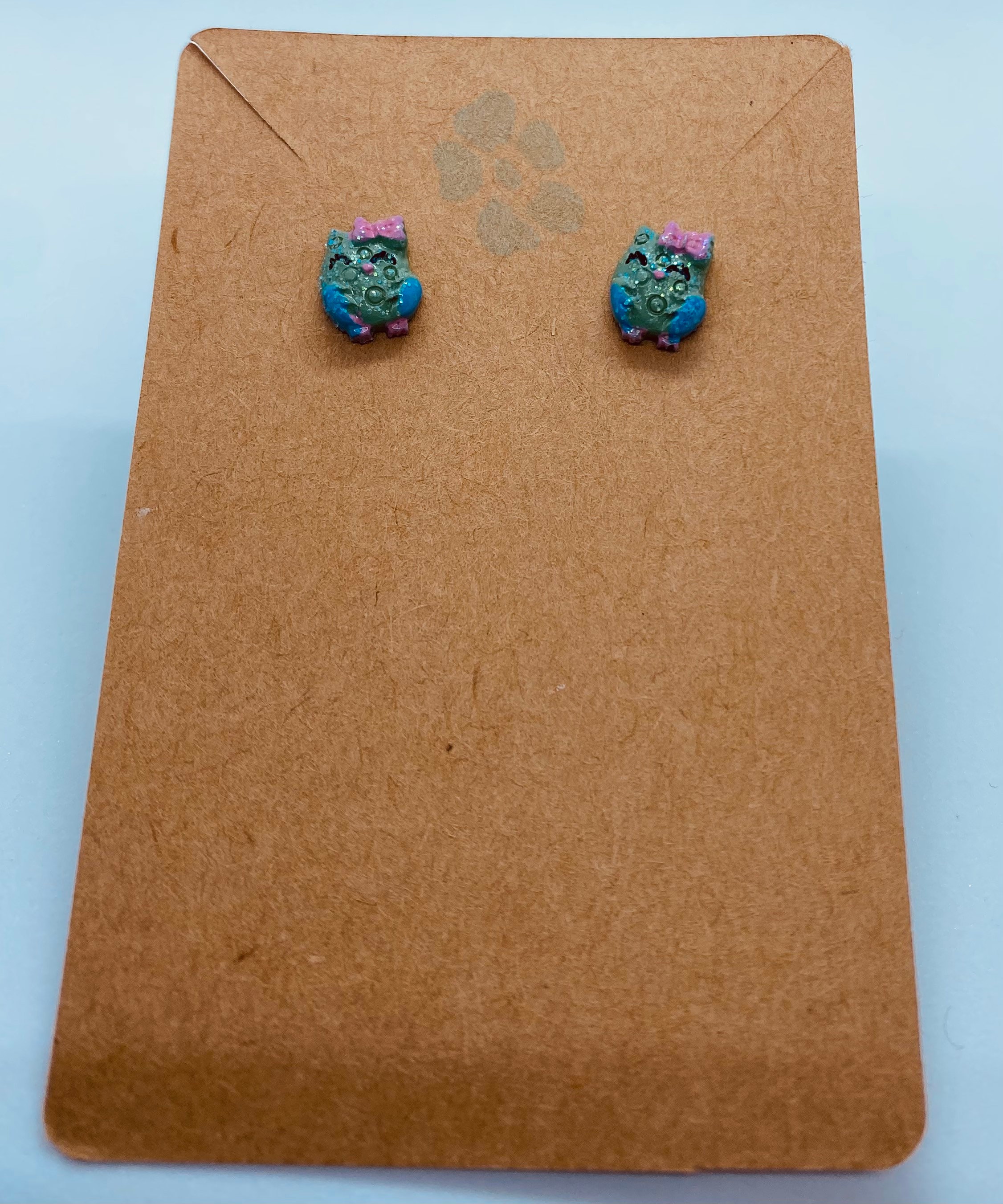 Cute green owl stud earrings.