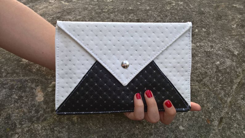 Black evening clutch bag with small rhinestones, Black and white New Year's Eve clutch bag with rhinestones, Clutch bag with a strap 2. Blanc - Noir