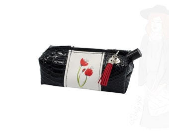 Black makeup bag (18cm x 6cm x 6cm) with poppy patterns, Black and red bag, Girly makeup bag