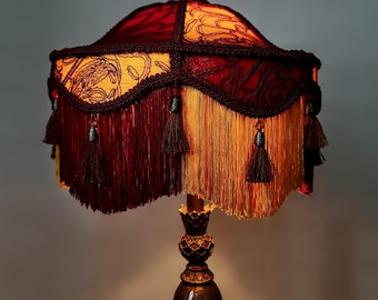 Abat-jour décoratif rouge et or, décoration d'intérieur victorienne, éclairage chaleureux