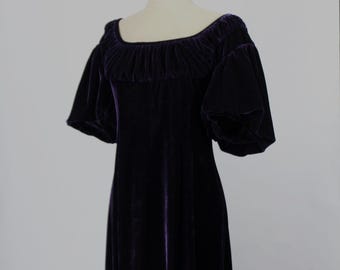 Robe en velours violet foncé : costume gothique Renaissance (taille petit)