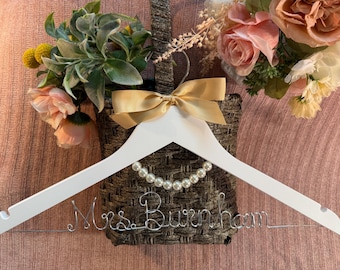 Personalized wedding dress Hanger,Customized by name Hanger, Wedding Gift, Wedding Hanger, Bridal shower Gift, Bridesmaids hanger