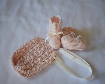 Powder baby booties and bonnet set, 3-6 months, baby knit, heirloom, handmade, Merino, yarn, newborn, baby shower