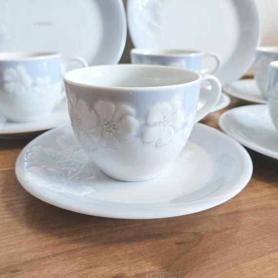 GIVENCHY　デイジーシリーズ　食器セット SET Givenchy Cup & Saucer Large Plates Set Floral Pattern Tea Cups