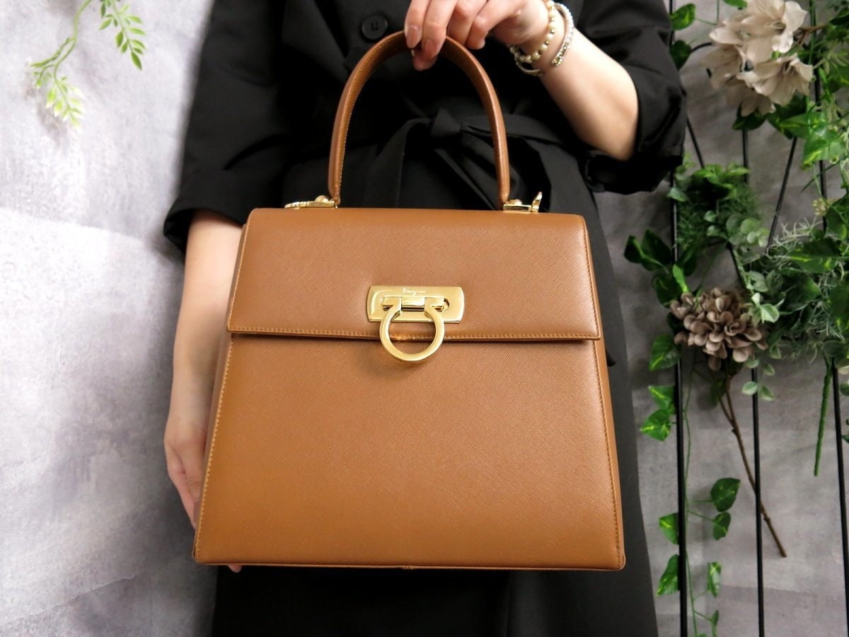 Salvatore Ferragamo Gancini Saffiano real leather Hand bag Camel no shoulder strap