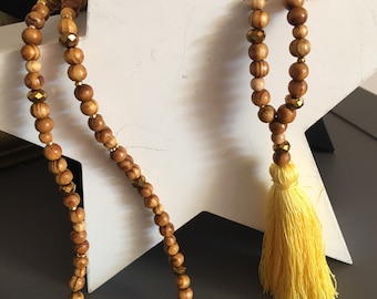 collier sautoir Bohème en perles bois coloris "marron marbré" pompon Jaune