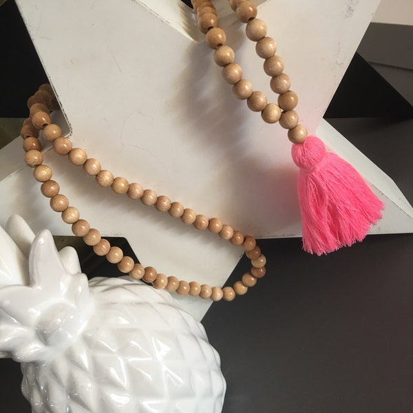 Collier Boho chic en Bois "naturel" et pompon Rose