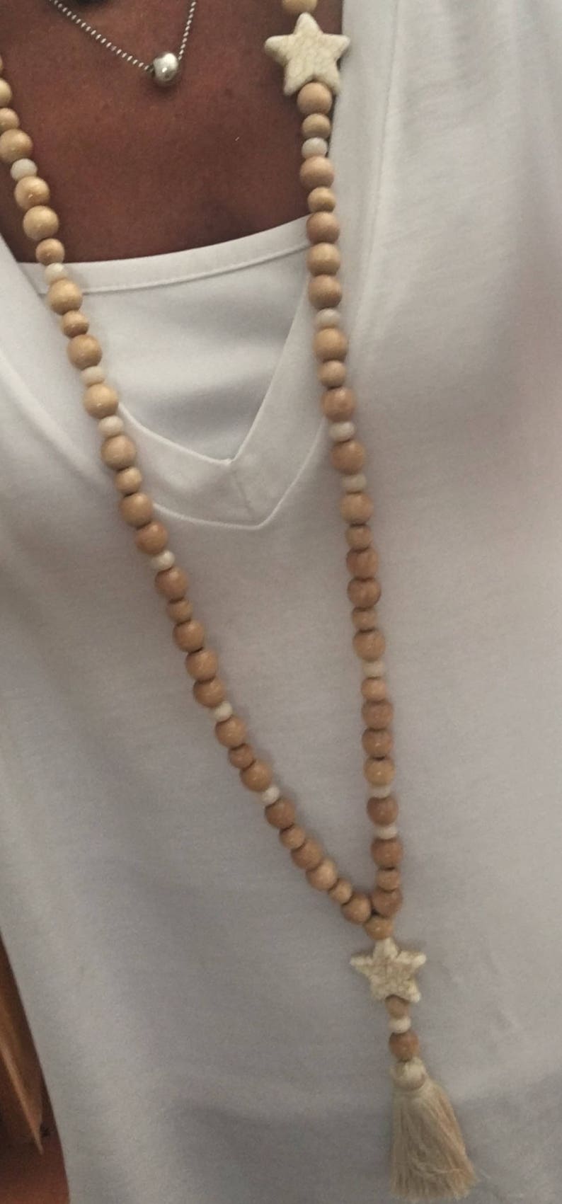 collier sautoir Bohème en perles bois coloris naturel pompon Assorti image 3