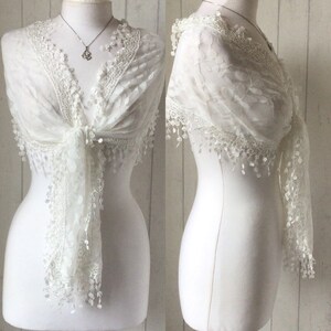 White Bridal Shawl / White Vintage Style Shawl / White Lace Wrap / White Wedding
