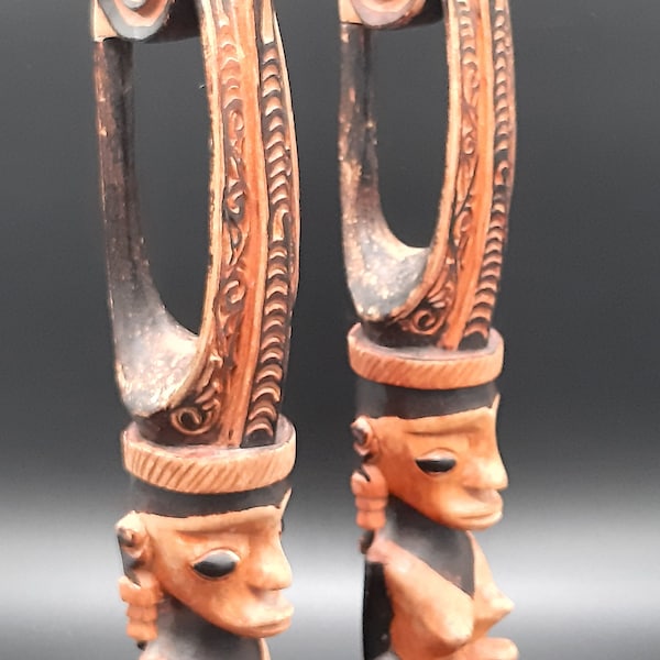 NIAS / Figuren aus Indonesien / Holzschnitzerei
