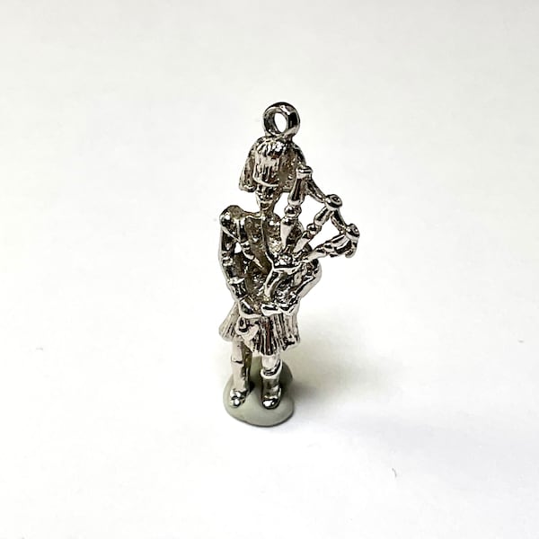 Sterling silver Scottish Bag Pipe Player charm vintage # G 179