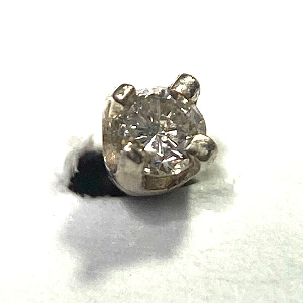 14k white gold nose stud with 3 point faceted round diamond # 401 S