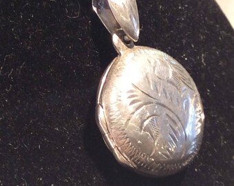 Sterling silver picture locket with chain # 574 S