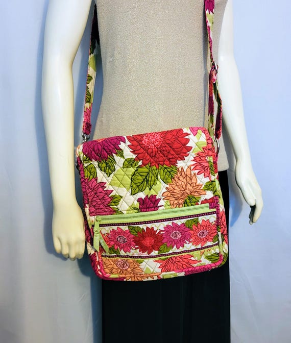 15% OFF/VERA BRADLEY Floral Messenger Crossbody Bag/Retired Floral Pattern Snap and Zip/N094