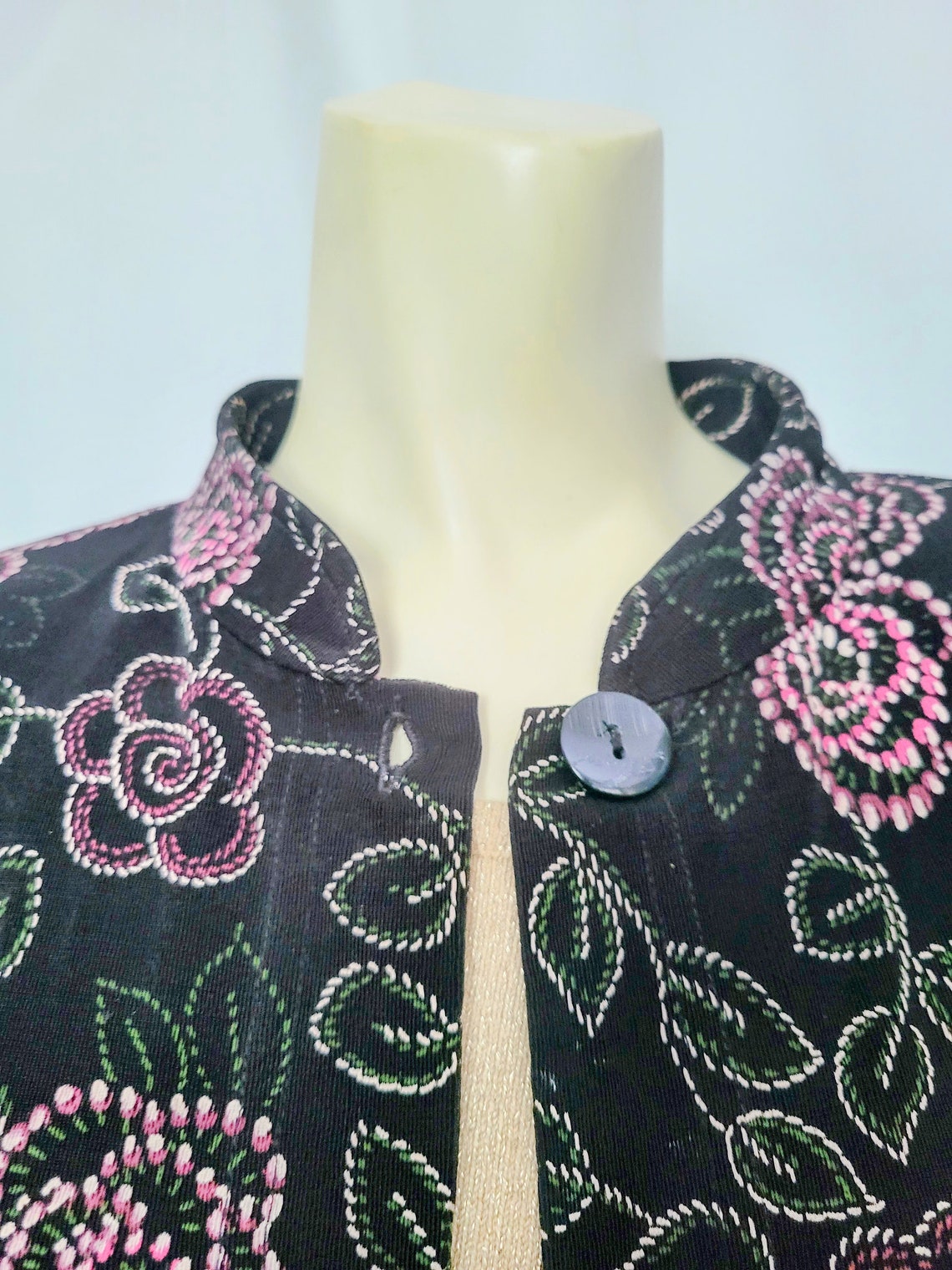 Women's Vintage Black Stretchy Blazer Cardigan/Open Front One Button White and Pink Floral Print Mandarin Collar Elegant Blazer/ Size M/N10, foto 4 di 5