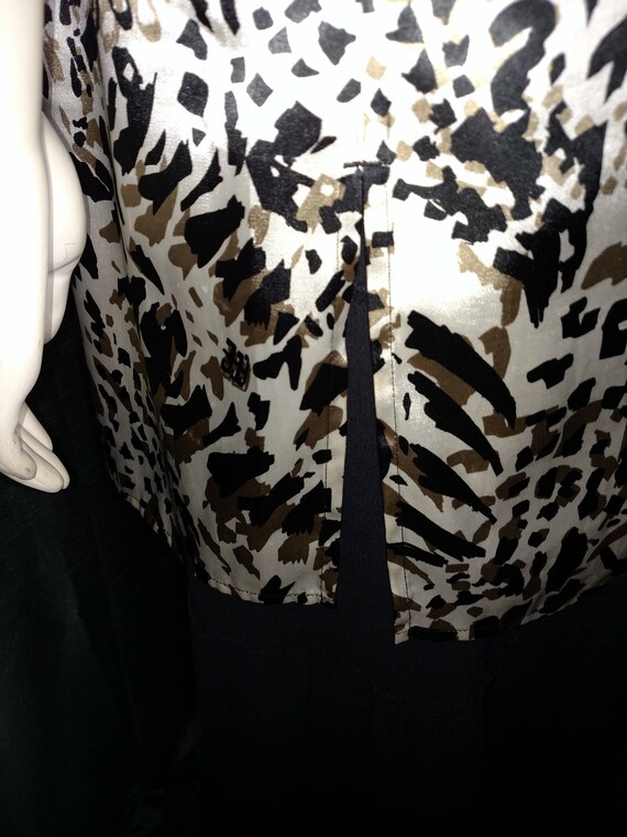 CHICOS Animal Print Long Satin Blouse Shirt/Beige… - image 4