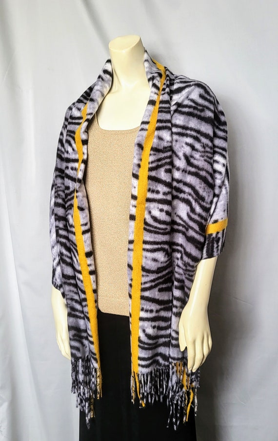 Soft and Warm Huge Scarf/Oversize Black and White 