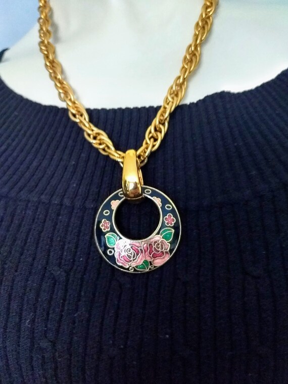 Pendentif Vintage émaux Cloisonnés Roses Sur Blanc - Métal Doré, Bijou Ancien