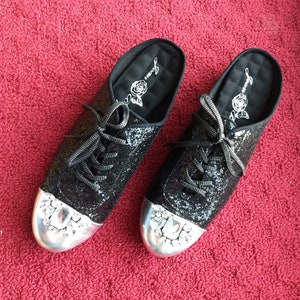 JOAN BOYCE Scarpe da ginnastica nere scintillanti/Cristalli glitter rari Decoro con strass Mule/Stile firmato Scarpe con zoccoli divertenti/Taglia 10/Idea regalo/N146