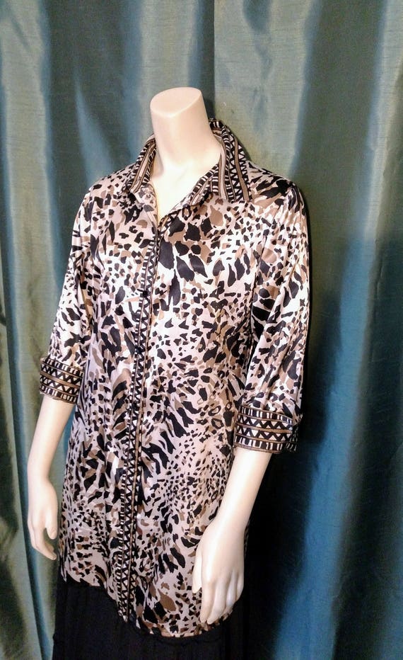 CHICOS Animal Print Long Satin Blouse Shirt/Beige… - image 2