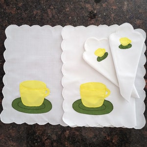 Set of 2 White Linend Placemat with Napkiens/Decorative  Appliqued Scallops Trim Table Decor for Braakfast/Home Decor/Gift Idea/No.908