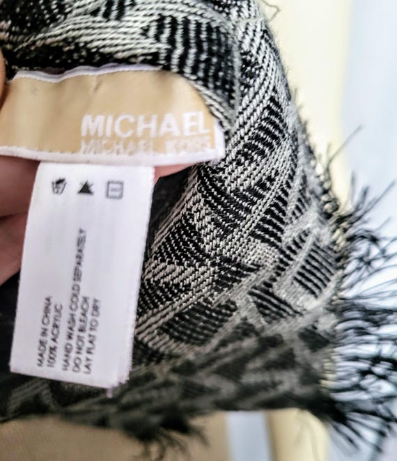 MICHAEL KORS Grey Signature Big Scarf Wrap Unisex Decorative Soft Extra Big Neck Wrap Designer Monogram Pattern Elegant Large Shawl No.309