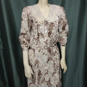 Vintage Secretary Collared Dress/ANDREA GAILE Silky Soft Beige Floral Silk Imitations White Big Collar Long Sleeves  Dress/Size M/461