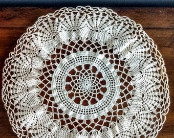1940 年代頃の小さなヴィンテージ ドイリー 厚手コットン クロシェ編み