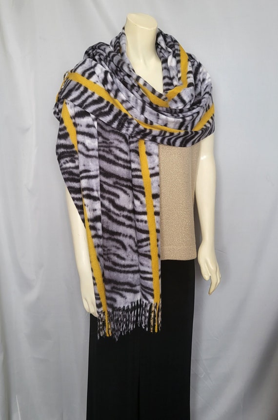 Soft and Warm Huge Scarf/Oversize Black and White… - image 3