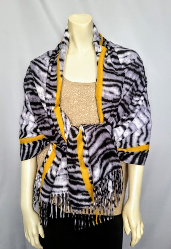 Soft and Warm Huge Scarf/Oversize Black and White… - image 5