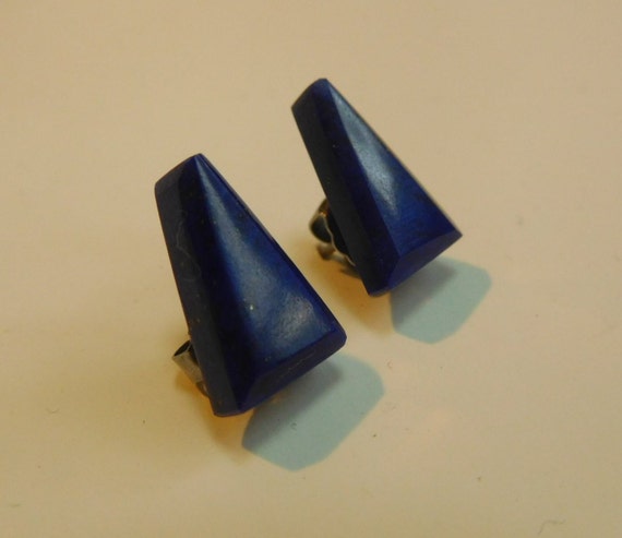 Blue Triangle studs/Small lapis studs/Girls jewelry/ Womans jewelry/Lapis Lazuli jewelry / triangle lapis studs