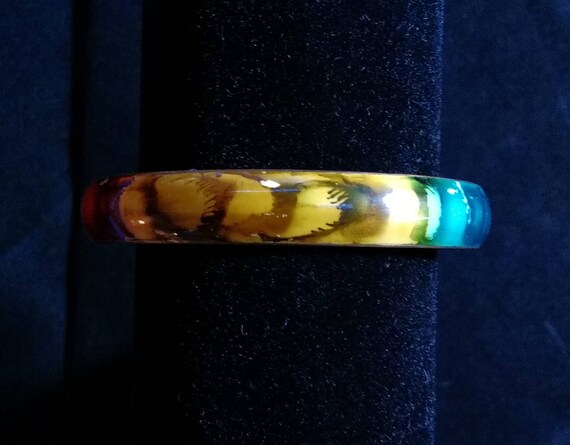 Womans bangle bracelet. Colorful bangle .Vintage bracelet.vintage jewelry.Multi-color bracelet .Girls jewelry.tweens bracelet