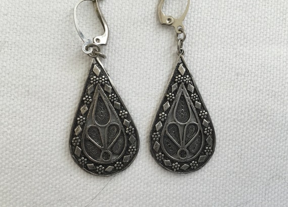 Silver wire drop earrings/ Filigree dangle earrings/Indian jewelry/Boho hippie jewelry/silver tear drop earrings