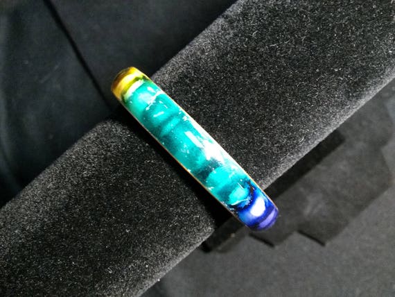 Womans bangle bracelet. Colorful bangle bracelet. Vintage bangle bracelet. Tropical jewelry. Reggae colors. Multi-color bracelet