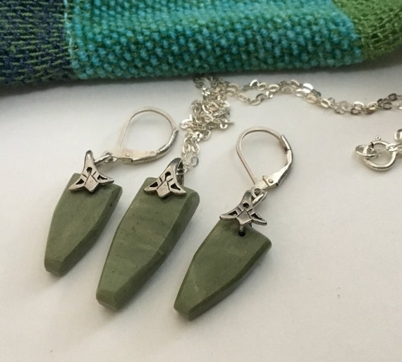 Green dangle earrings and pendant set /Pastel green stone jewelry/Green Stone filigree earrings/moss green dangle earrings/sea foam jewelry