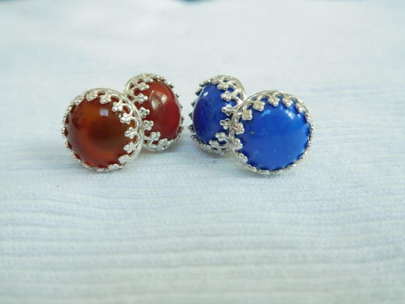 Blue or orange stud earrings. Filigree earrings. Carnelian or blue agate. Round studs.