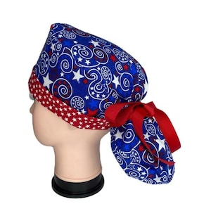 Scrubmuts paardenstaart sterren en krullen, OK-mutsen, scrubmutsen voor dames, ORHatsByBonita, scrubmuts paardenstaart, scrubmuts