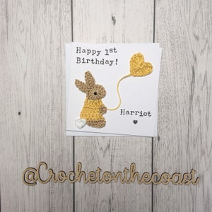 Tarjeta de primer cumpleaños personalizada / Tarjeta de cumpleaños del conejito de ganchillo / Tarjeta de cumpleaños de cualquier edad Beige/Yellow