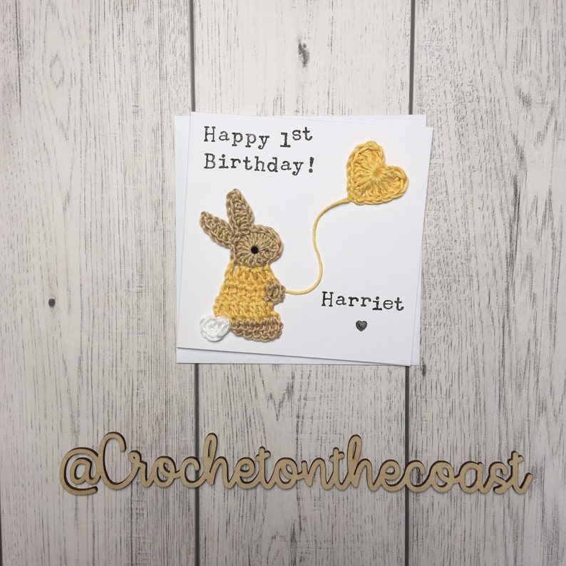 Tarjeta de primer cumpleaños personalizada / Tarjeta de cumpleaños del conejito de ganchillo / Tarjeta de cumpleaños de cualquier edad Beige/Yellow