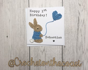 Tarjeta de primer cumpleaños personalizada / Tarjeta de cumpleaños del conejito de ganchillo / Tarjeta de cumpleaños de cualquier edad