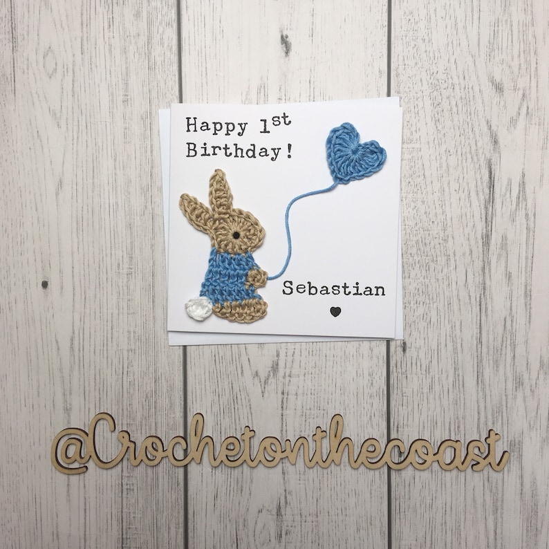 Tarjeta de primer cumpleaños personalizada / Tarjeta de cumpleaños del conejito de ganchillo / Tarjeta de cumpleaños de cualquier edad Beige/Blue