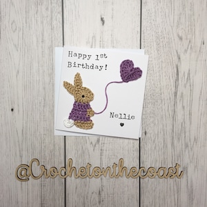 Tarjeta de primer cumpleaños personalizada / Tarjeta de cumpleaños del conejito de ganchillo / Tarjeta de cumpleaños de cualquier edad Beige/Lilac