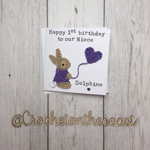 Tarjeta de primer cumpleaños personalizada / Tarjeta de cumpleaños del conejito de ganchillo / Tarjeta de cumpleaños de cualquier edad Beige/Purple