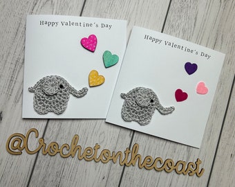 Tarjeta de elefante de ganchillo feliz día de San Valentín