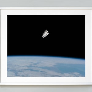 Impression sortie dans l'espace, photographie spatiale des astronautes de la NASA, impression d'art photo de qualité musée